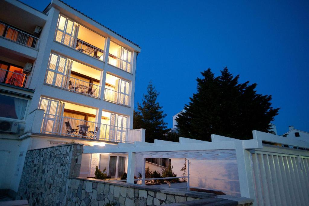 Apartments Casa Bianca Crikvenica Esterno foto